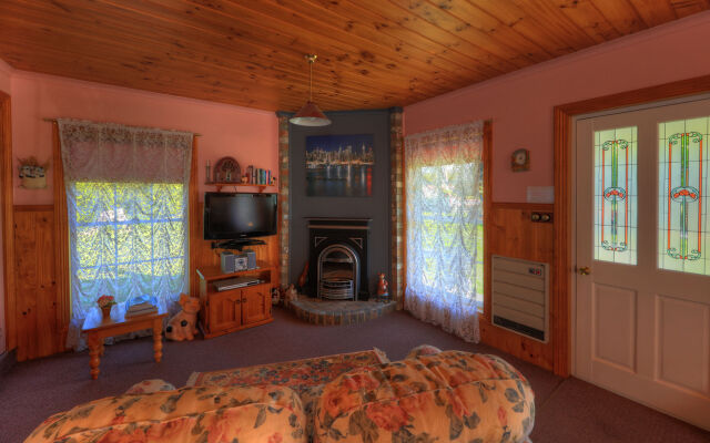 Rosebank Cottage Collection