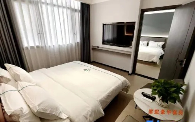 Yilong Lanshe Hotel