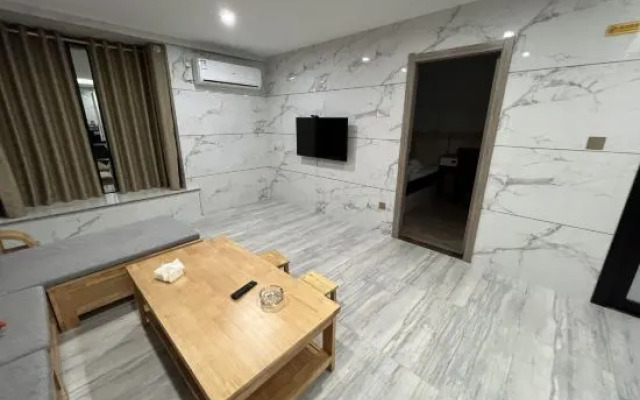 Gaozhou Yayuan Theme Apartment (Xiantai Avenue)