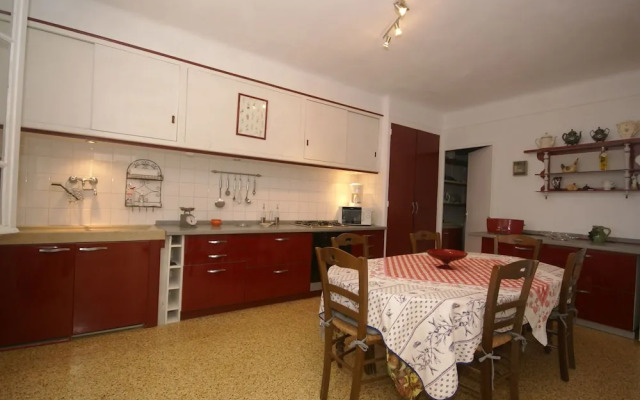 Luxurious Holiday Home with Pool in Pertuis France