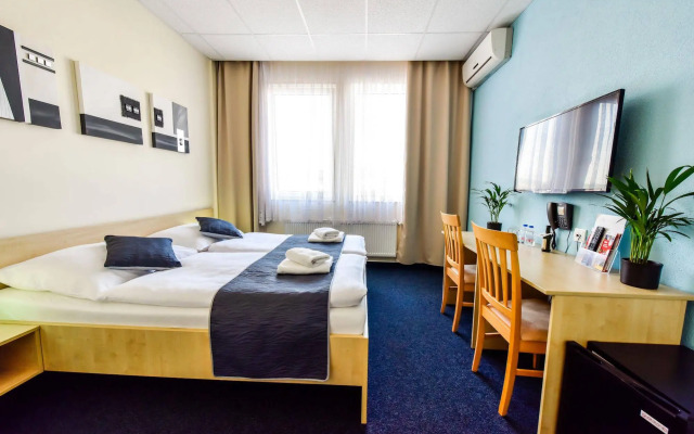 City Hotel