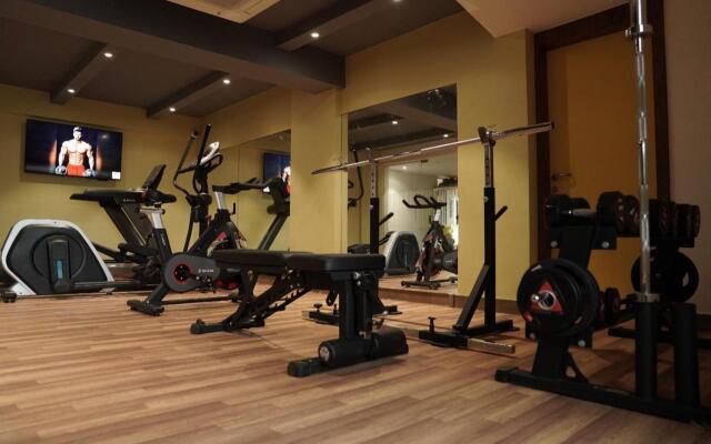 Royal Plaza Suites by RAK Rooms