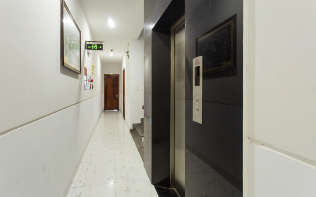 Rose Hotel