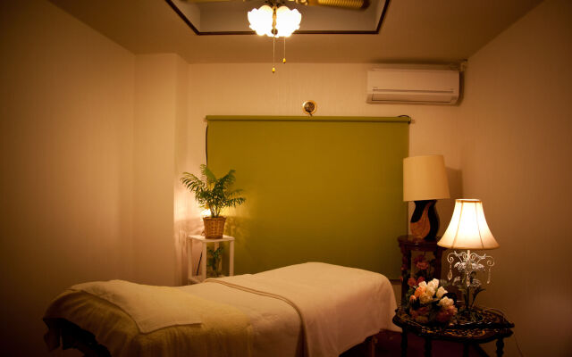 Izu Ippeki lake lakeside terrace