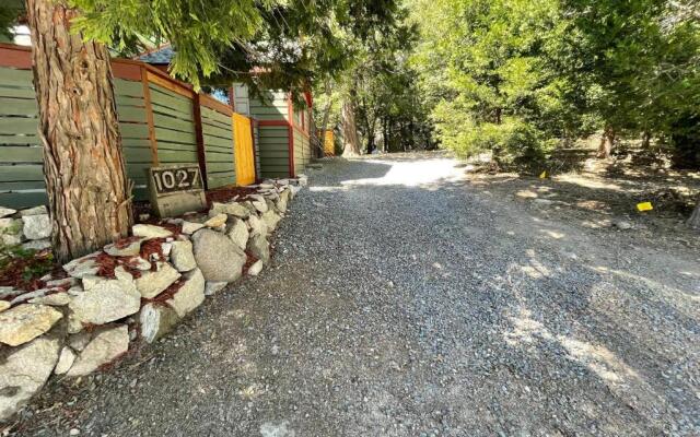 Lake Arrowhead Area Modern Cabin at Sugars Mountain Chalet