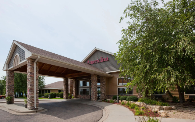 Americinn By Wyndham Shakopee Near Canterbury Park