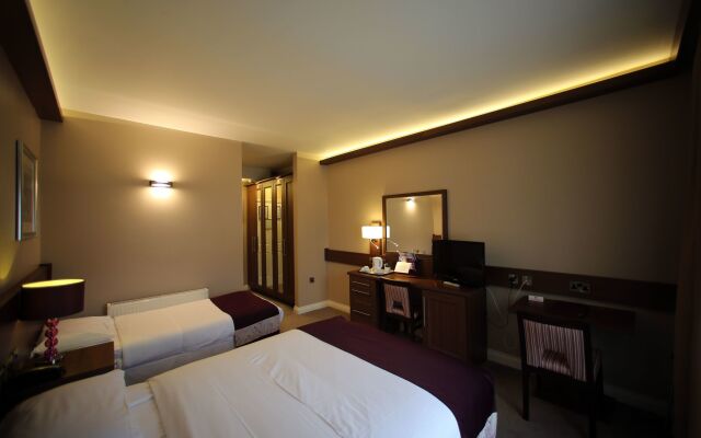 Woodford Dolmen Hotel