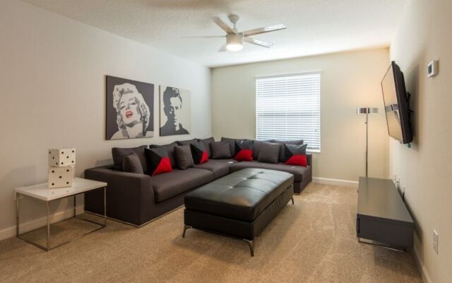 Champions Gate Luxury ! 6 Bedroom Home by RedAwning