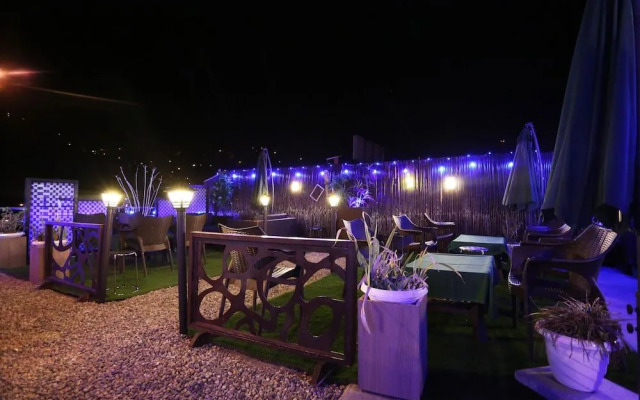 OYO 8077 Hotel Madhuban