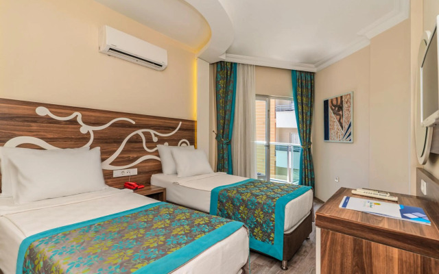 Kleopatra Blue Hawaii Hotel