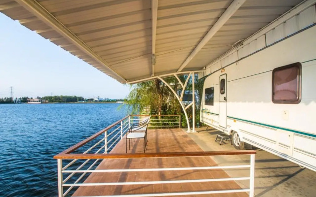 Saksiam Lakeside Resort