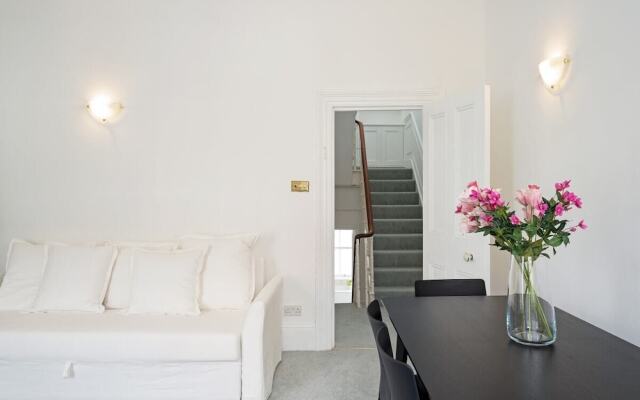 Sophisticated 2-bed, 2-bath apt in Chelsea