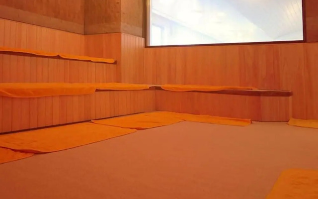 Sauna & Capsule Hotel Hollywood - Caters to Men