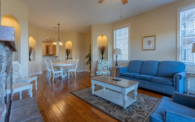 Mountain Breeze 2 Bedroom Condo by Redawning