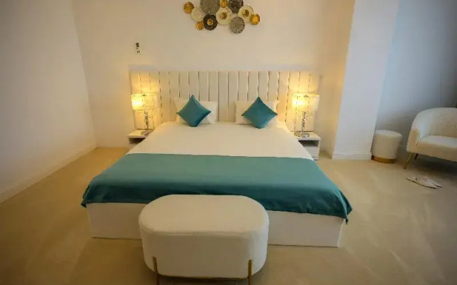 Queen Vera Hotel