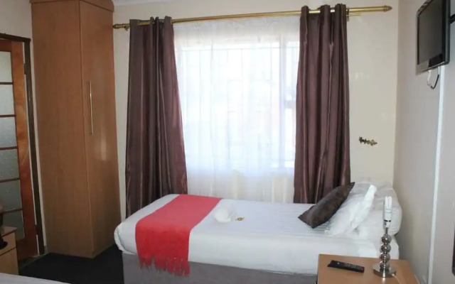 Phomolo Guest House