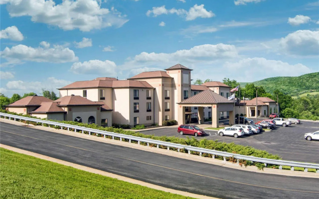 Howard Johnson Inn and Suites Cooperstown Hartwick