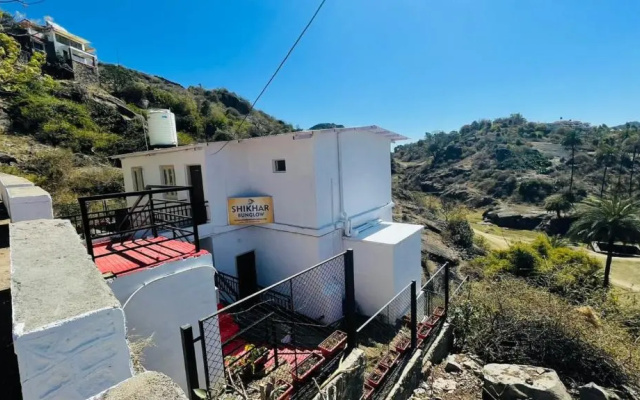 SHIKHAR BUNGLOW - A Stunning Valley View Bungalow in Mount Abu