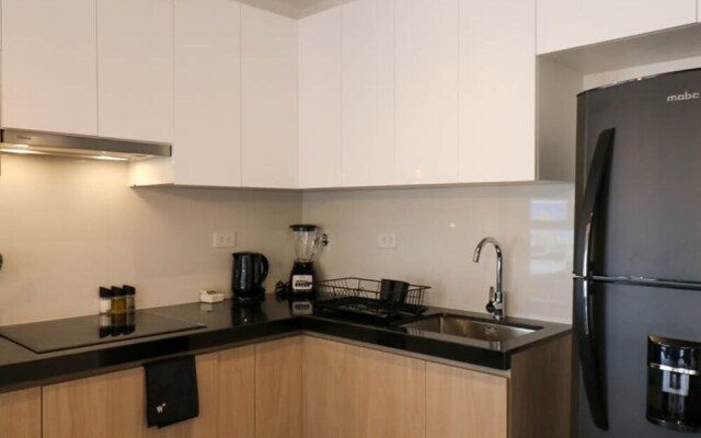 w Unique 2BR With Balcony in Miraflores