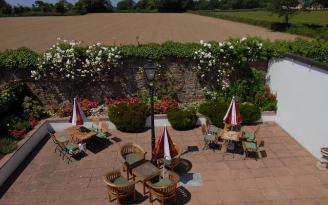 Oaklands Lodge Hotel