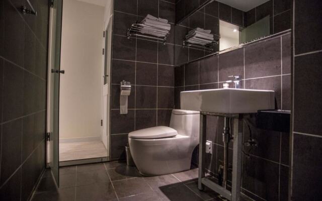 Jeonju Deokjindong Pin and Fit House