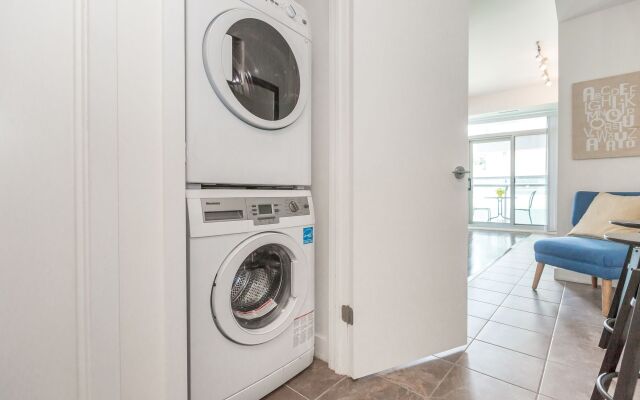 Noel Suites-York St and Lakeshore Blvd