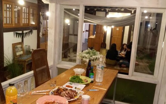 100 Korea House