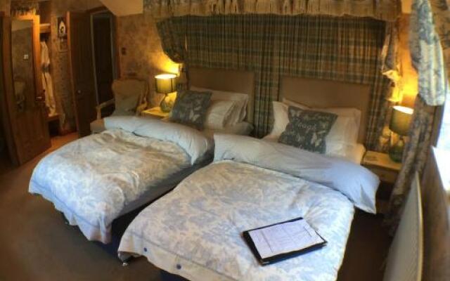 The Chestnuts Hotel