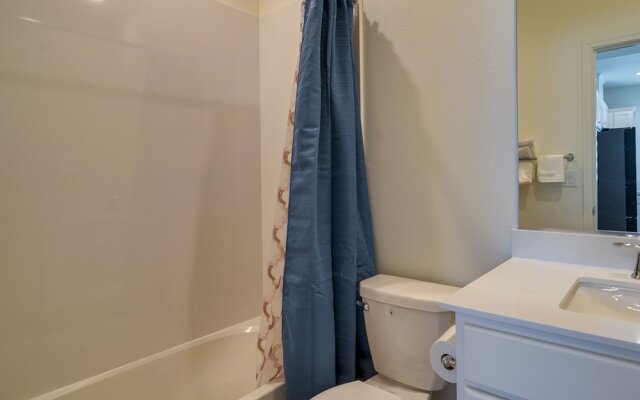 California Midterm Rental With Fenced Yard!
