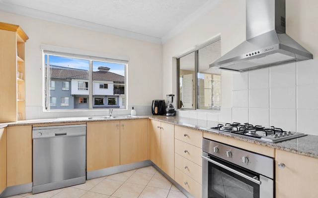 Lakeside Luxe Retreat - Pool View BBQ Spa Bath