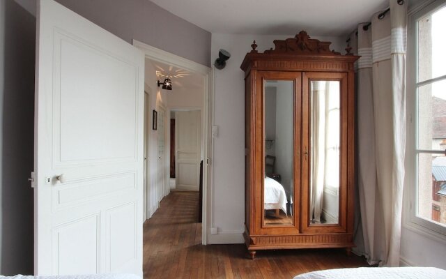 Countryside Holiday Home in Poil With Private Garden