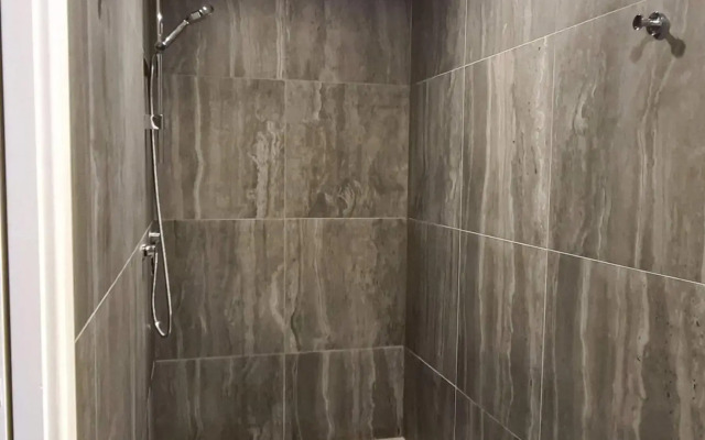 Kowhai Studio -private opposite golf course in central Wanaka