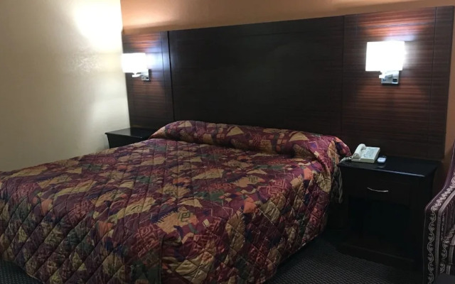 Redwood Inn and Suites