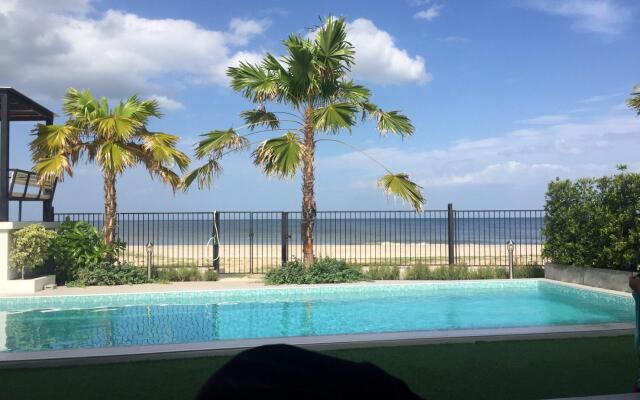 La Playa Beach Front Pool Villa Cha-am