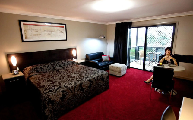 Cattleman's Country Motor Inn & Serviced Apartments
