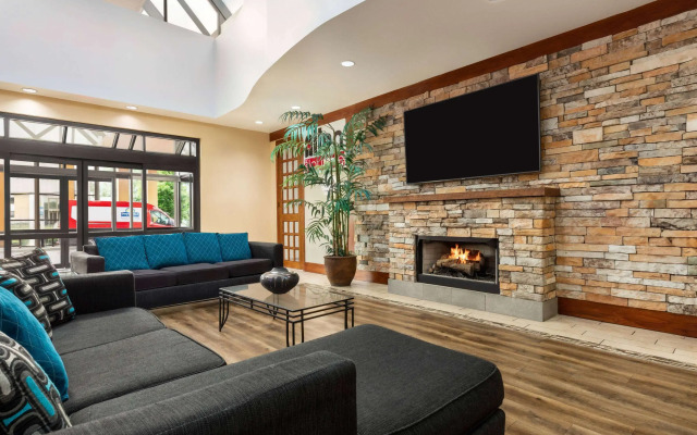 Days Hotel by Wyndham Allentown Airport / Lehigh Valley