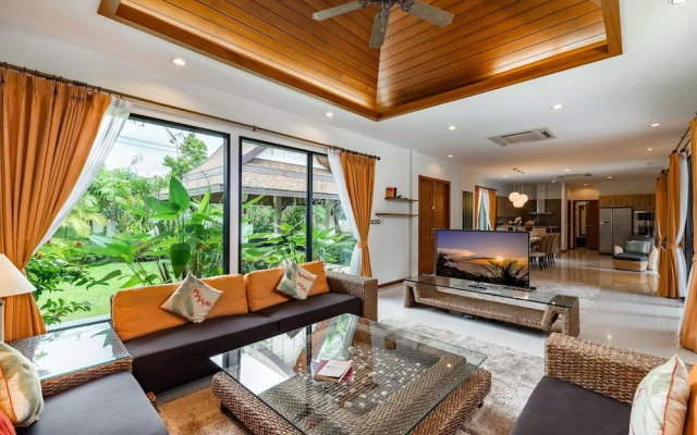 Champagne Pool Villa