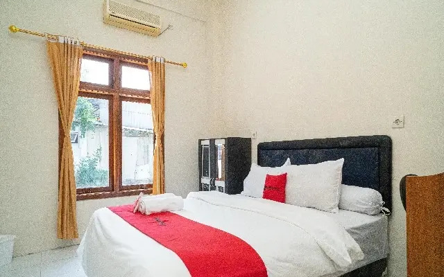 RedDoorz near Universitas Merdeka Malang 2