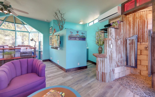 Amazing Views & On-site Hiking: Sedona Studio