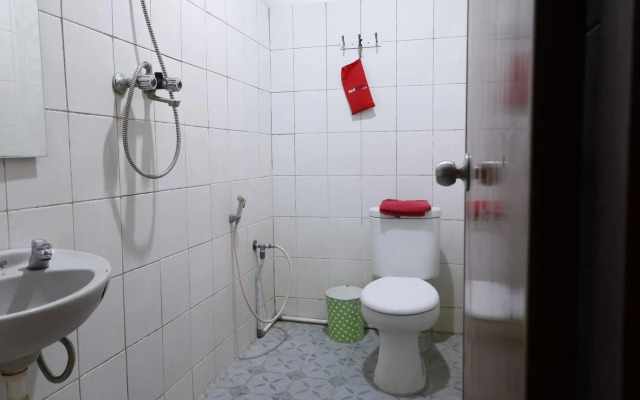 RedDoorz Plus @ Samratulangi Manado