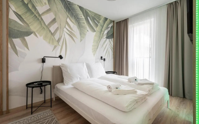 WestSide River Apartment