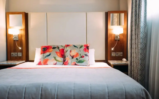 The Valley Hotel & Carriage Gardens