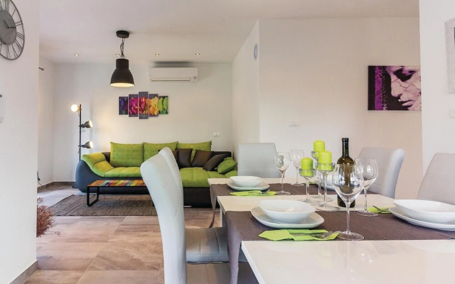 Beautiful Home in Cetinici With Wifi and 3 Bedrooms