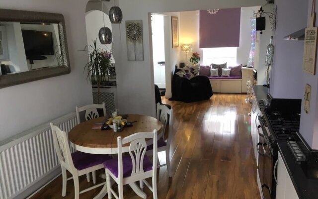 Unique &inviting 2-bed Town House in Darlington