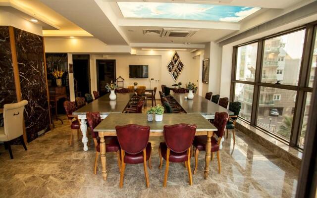 Lion Park Suites & Residence Hotel