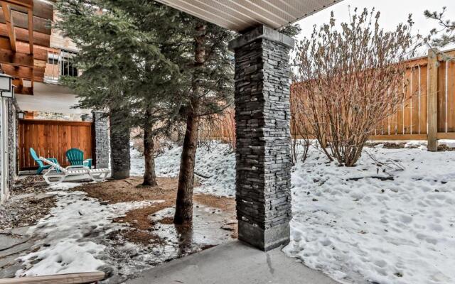 Fenwick Vacation Rentals Spacious Mountain 2 Bedroom with Hot tub