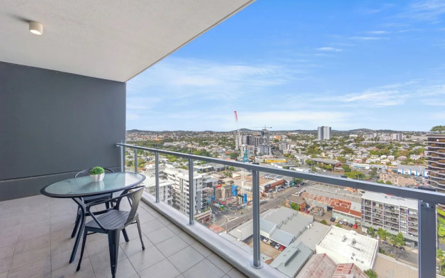 Trafalgar Lane Apartments by CLLIX