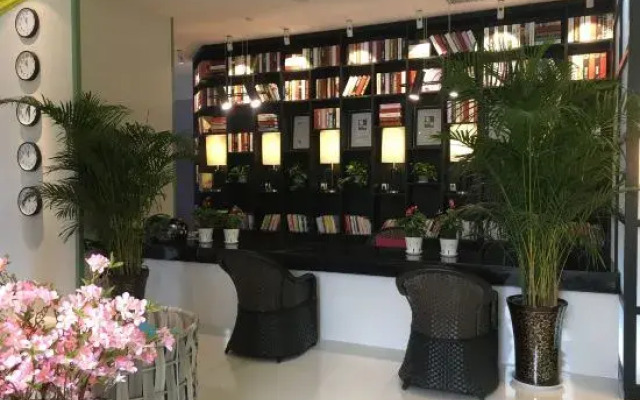 Yuhuashe Fashion Hotel (Zhengzhou Hanghai Plaza City Southeast Subway Station)