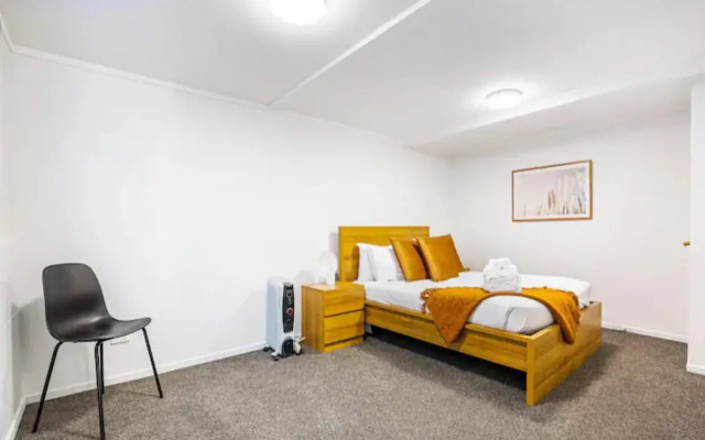 Freshly Renovated Grey Lynn 3Br Unit!