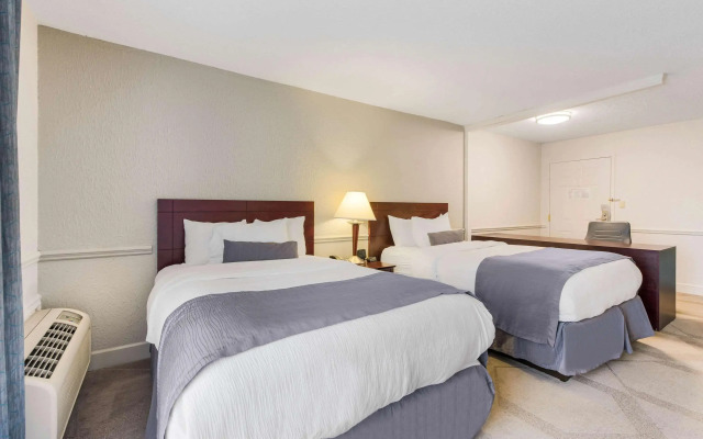 The Blu Hotel Blue Ash Cincinnati, an Ascend Collection Hotel